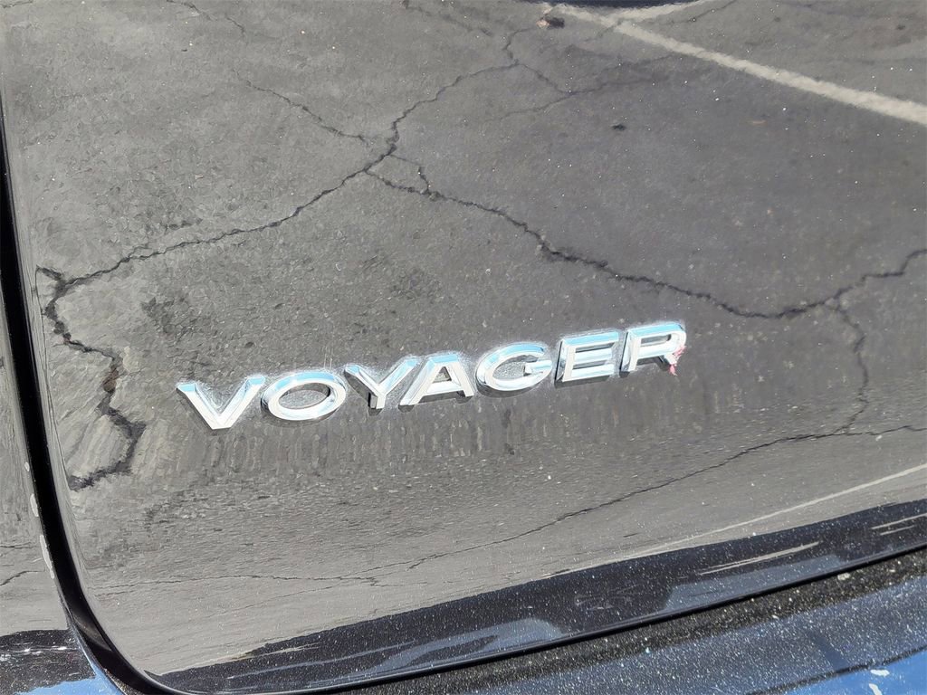 Used 2024 Chrysler Voyager LX image 19