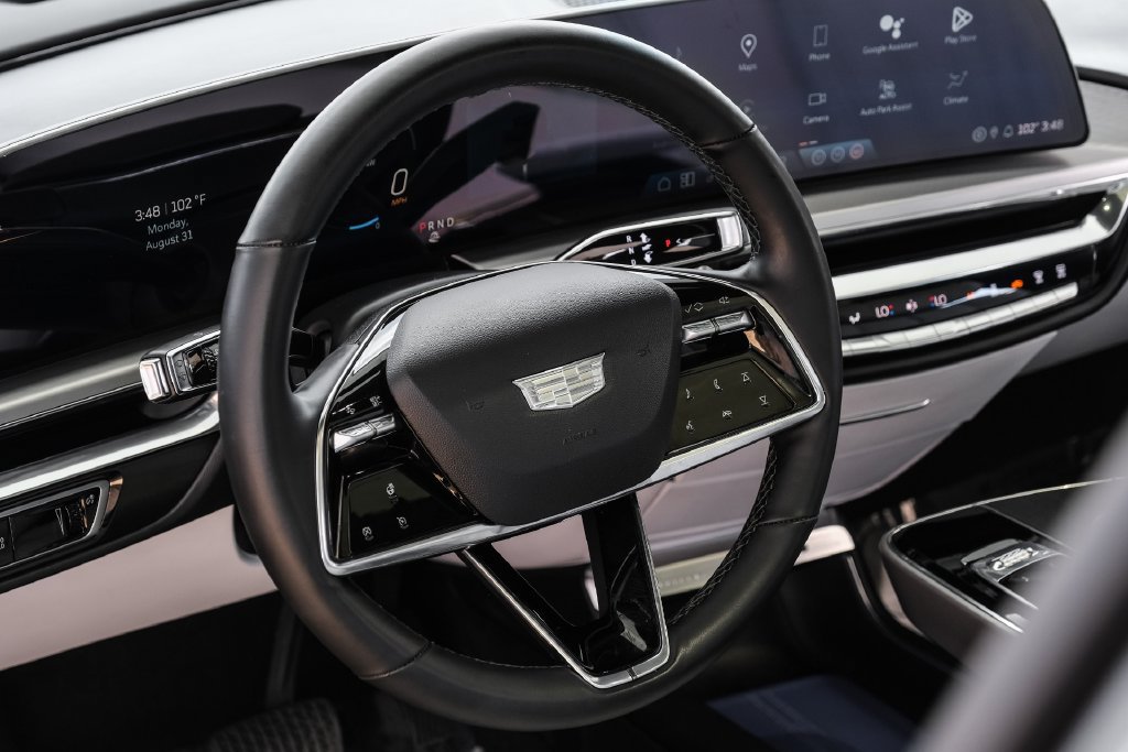 Used 2024 Cadillac Lyriq Luxury w/ LPO, Floor Liner Package RWD image 13