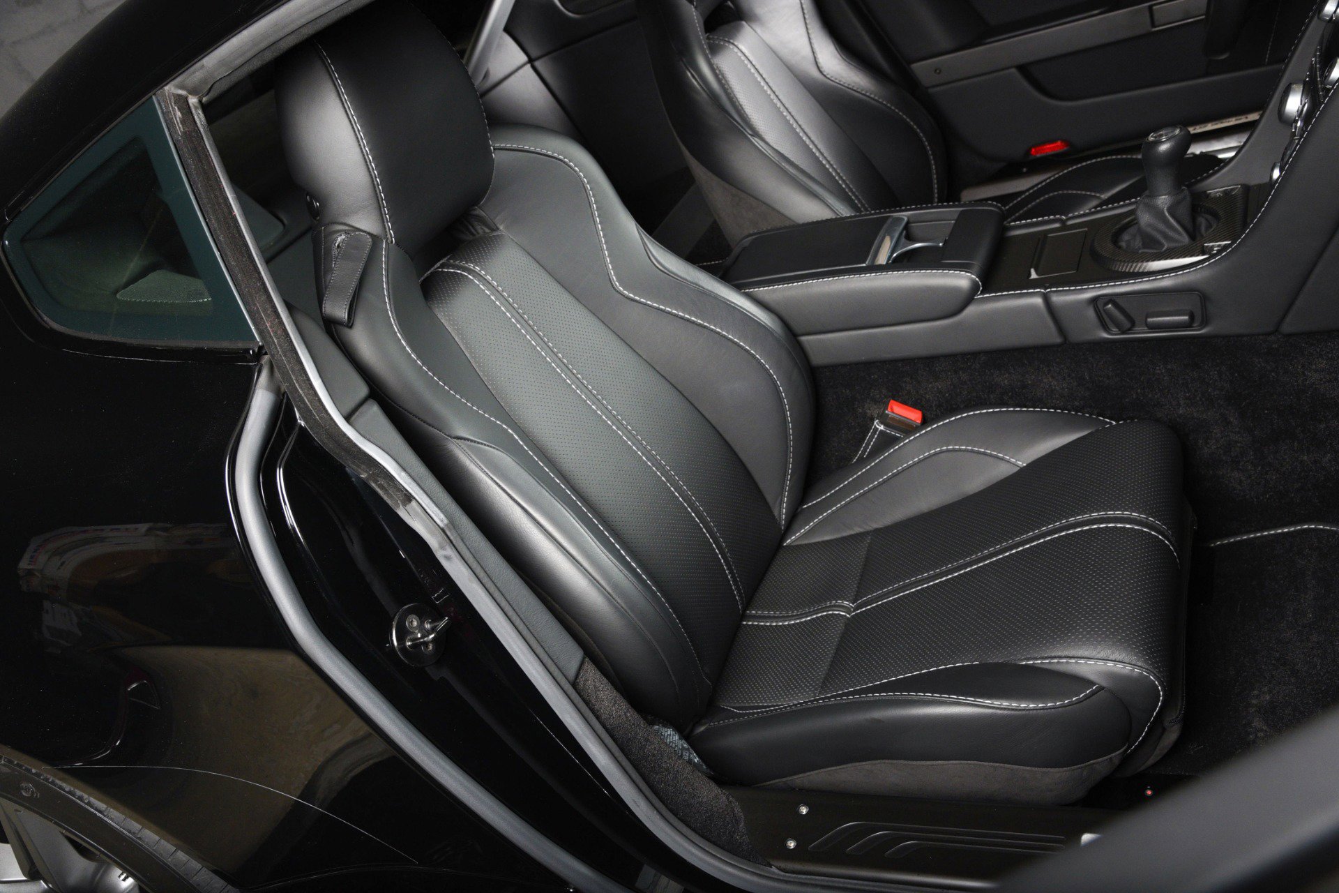 Used 2015 Aston Martin V8 Vantage GT image 27