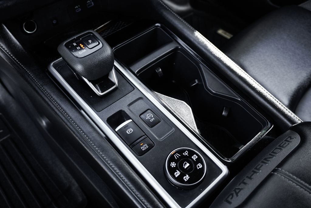 Used 2025 Nissan Pathfinder SL image 31