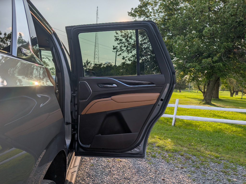 Used 2021 Cadillac Escalade Premium Luxury w/ LPO, Radiant Package AWD/4WD image 12