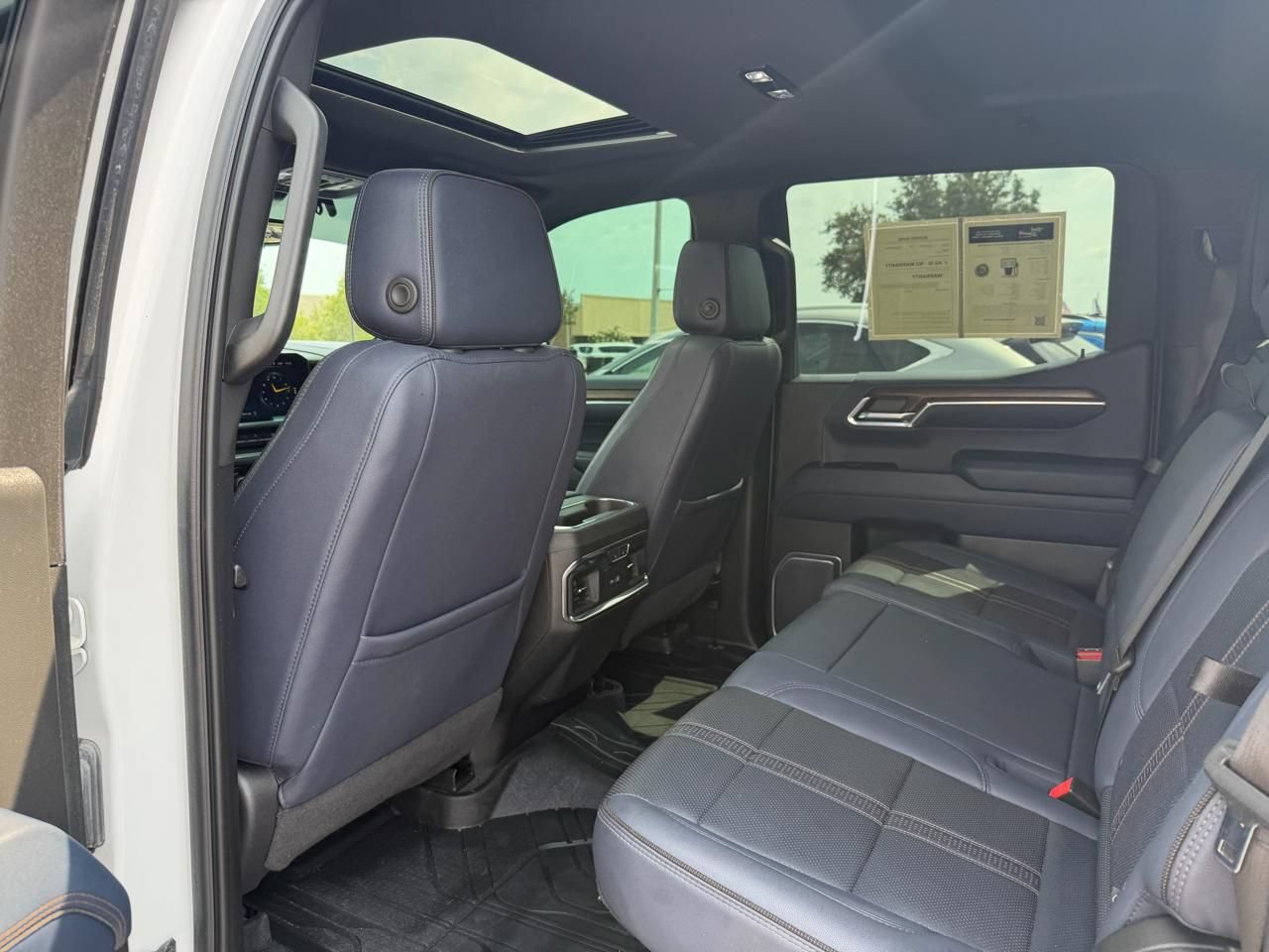 Used 2023 Chevrolet Silverado 1500 High Country w/ High Country Premium Package AWD/4WD image 14