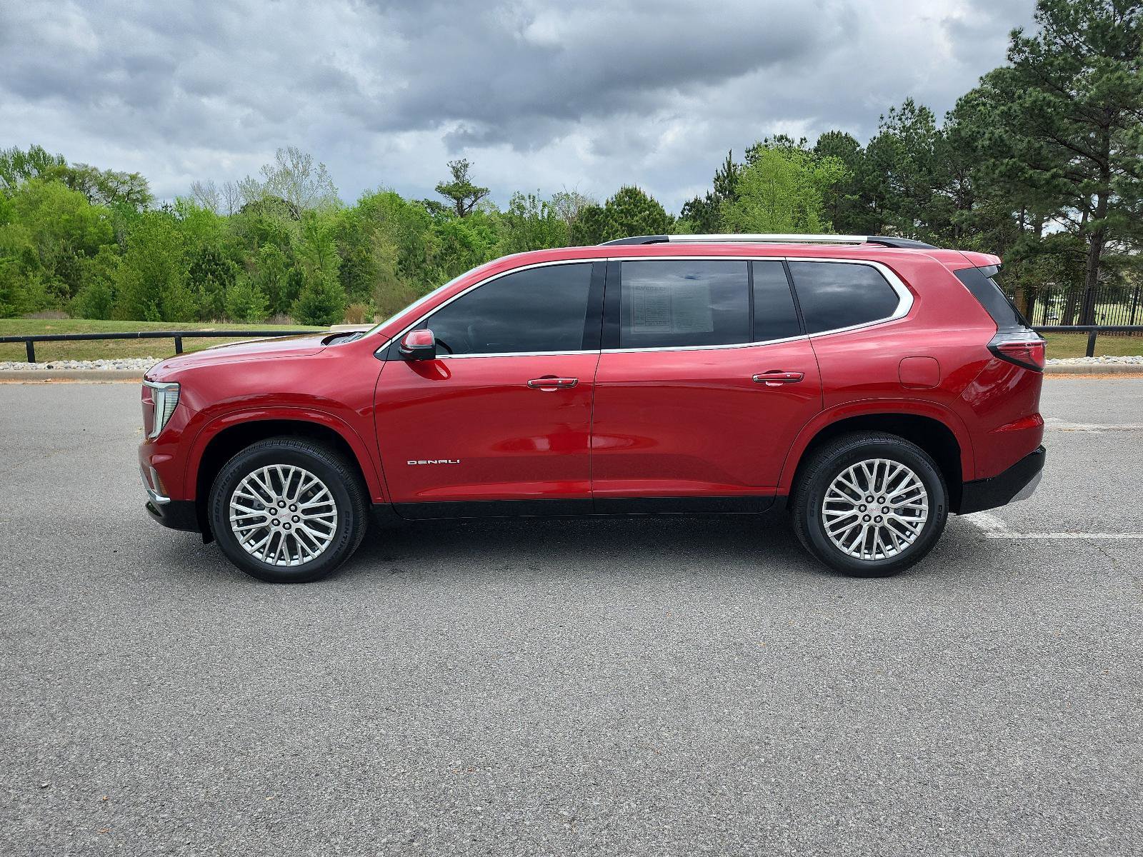 Used 2024 GMC Acadia Denali w/ Super Cruise Package image 2