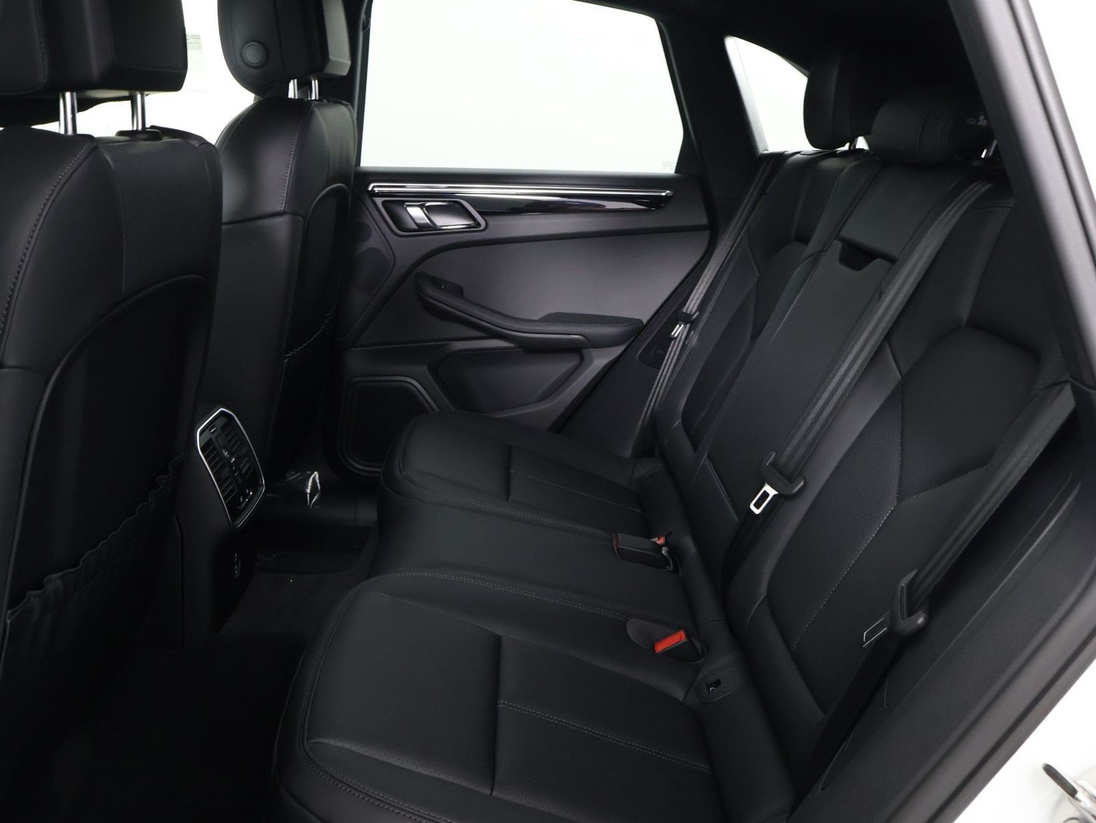 New 2026 Porsche Macan AWD/4WD image 18