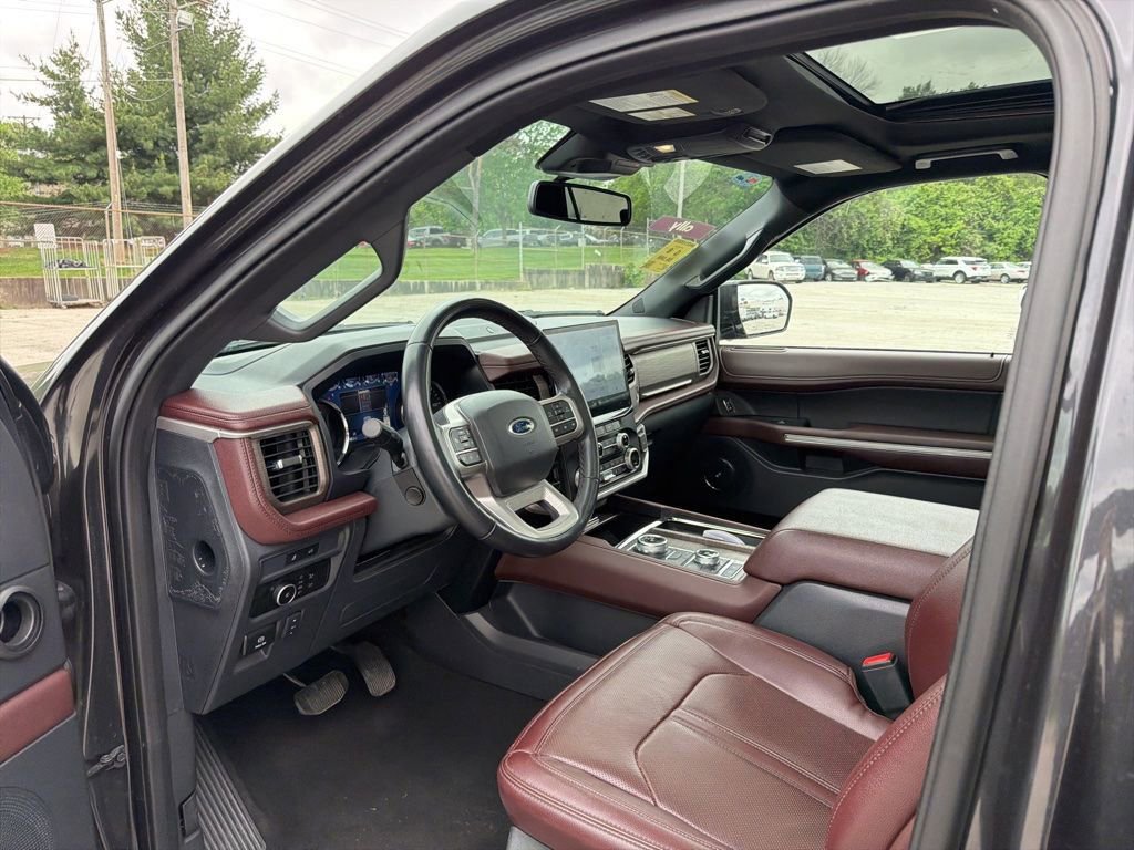 Used 2024 Ford Expedition Limited AWD/4WD image 11