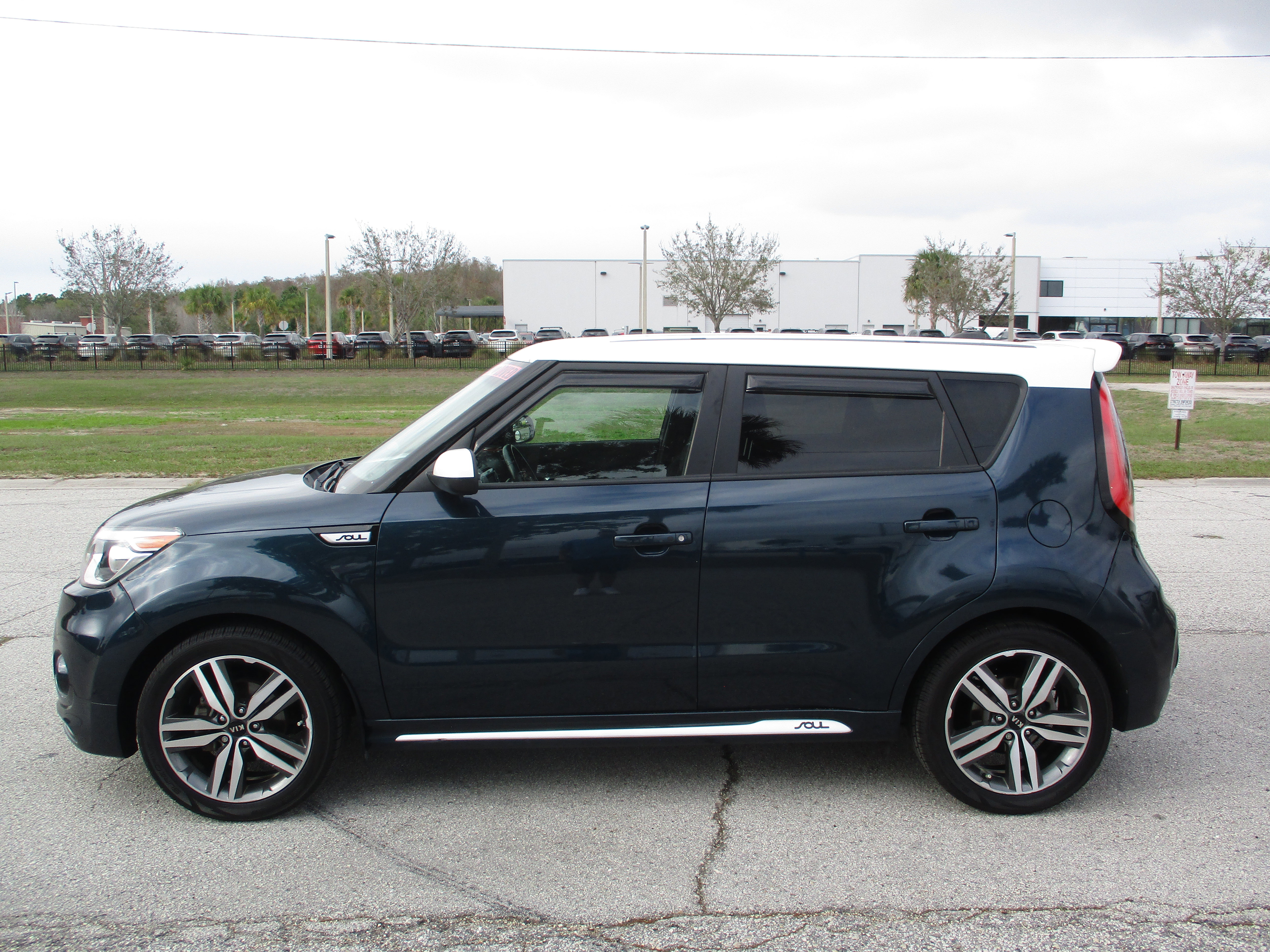 Used 2018 Kia Soul + image 4