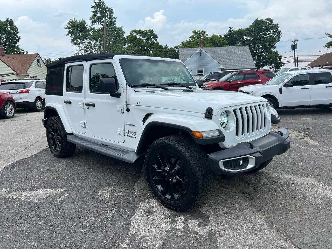 Used 2019 Jeep Wrangler Unlimited Sahara AWD/4WD image 3