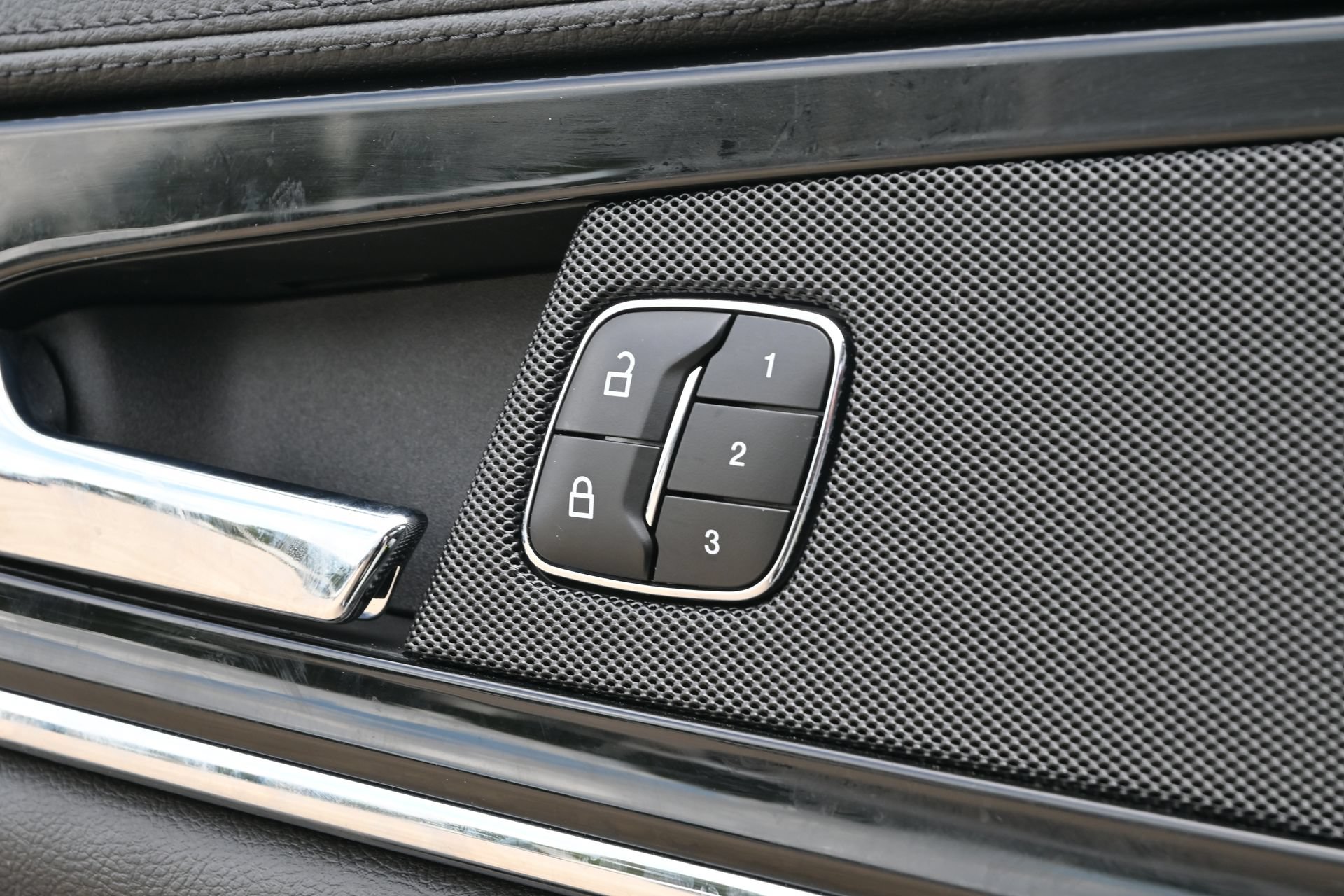 Used 2023 Lincoln Nautilus FWD w/ Premium Package image 17