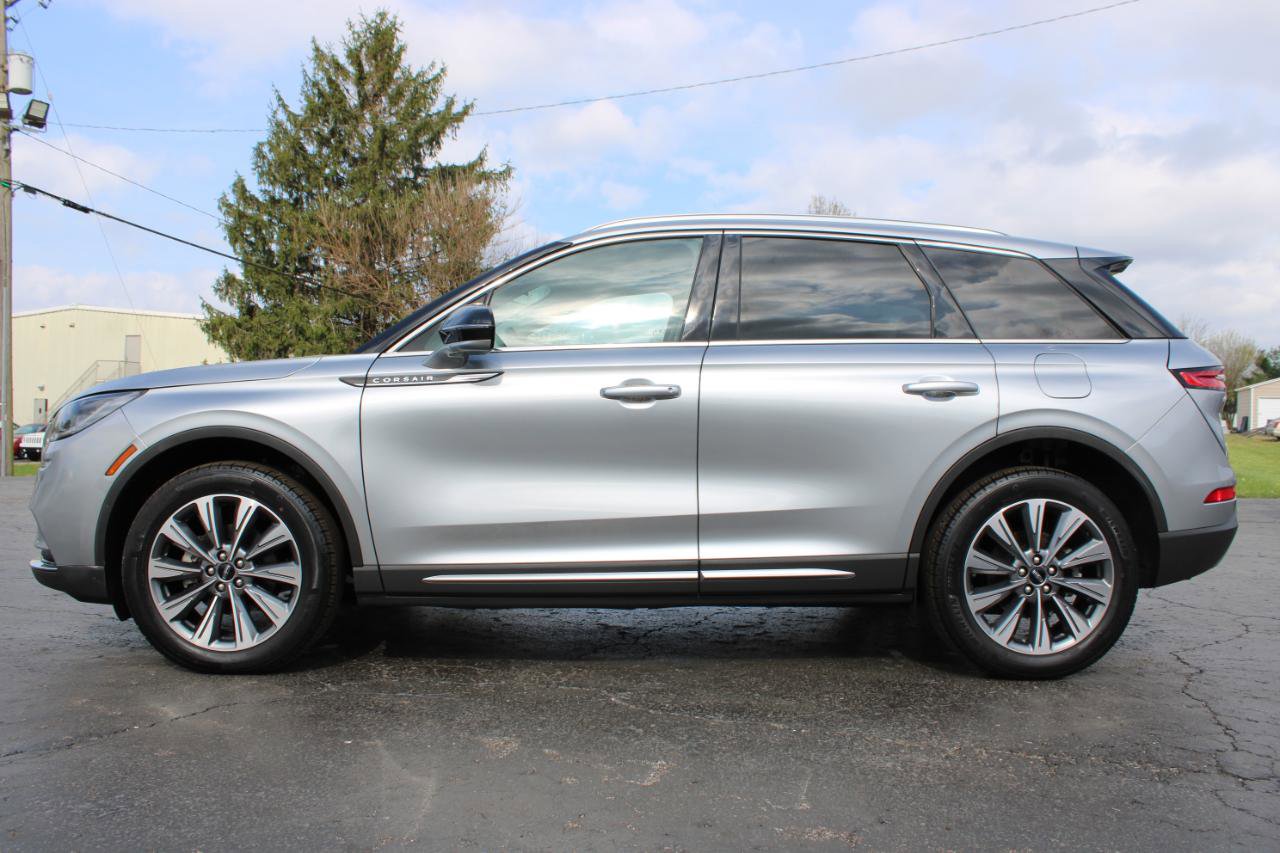 Used 2022 Lincoln Corsair Reserve w/ Elements Package FWD image 12