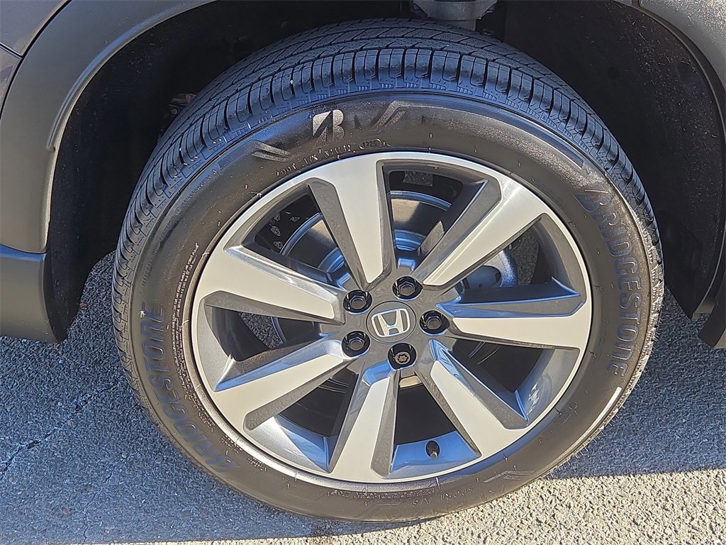 Certified 2025 Honda Pilot Touring image 9