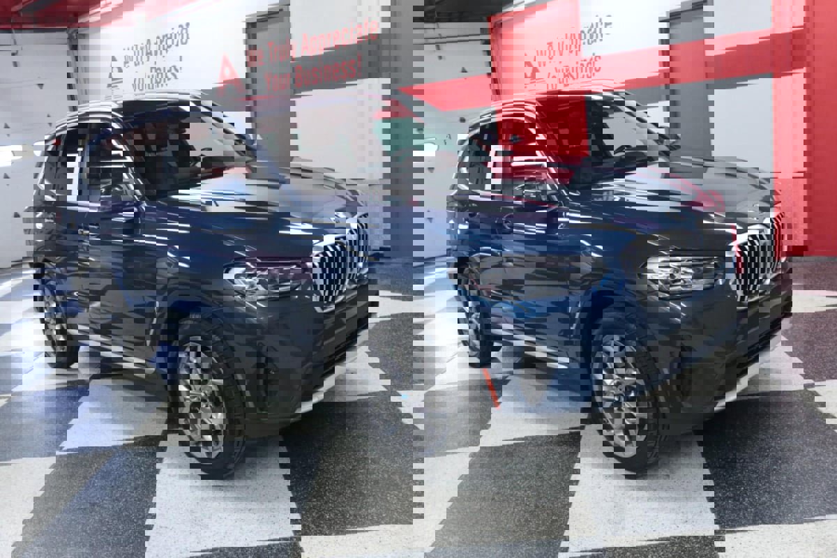 Used 2022 BMW X3 xDrive30i w/ Premium Package image 3