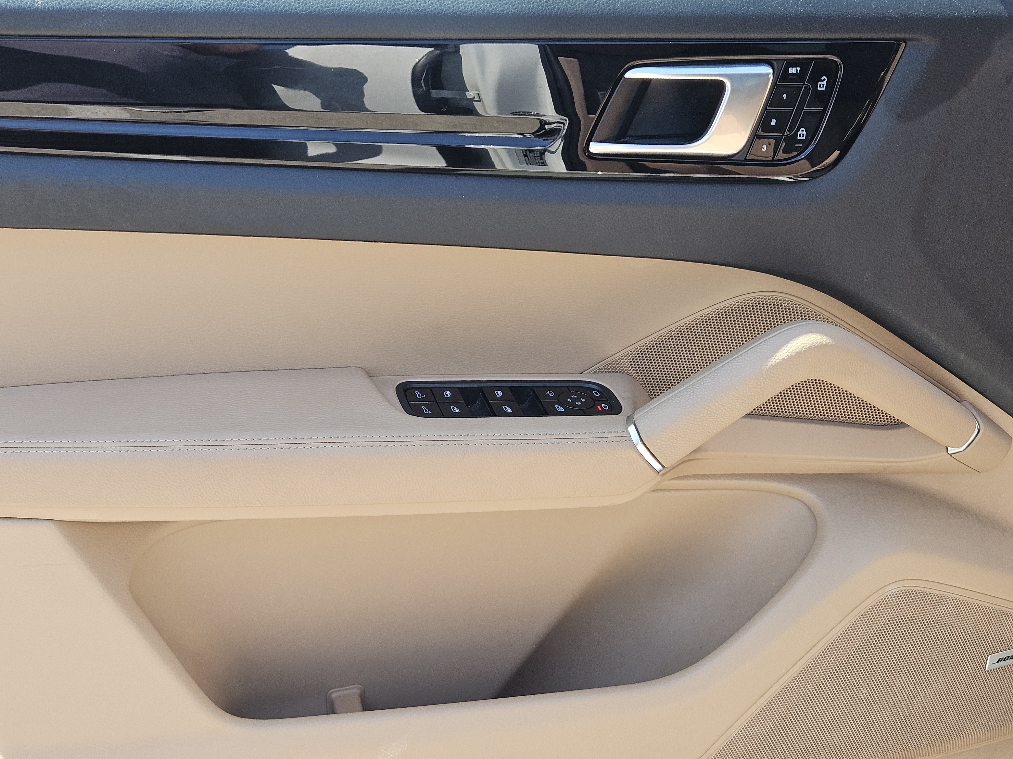 Certified 2021 Porsche Cayenne Coupe AWD/4WD image 22