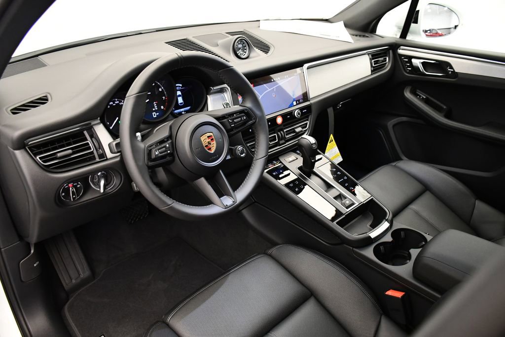 Used 2026 Porsche Macan AWD/4WD image 4