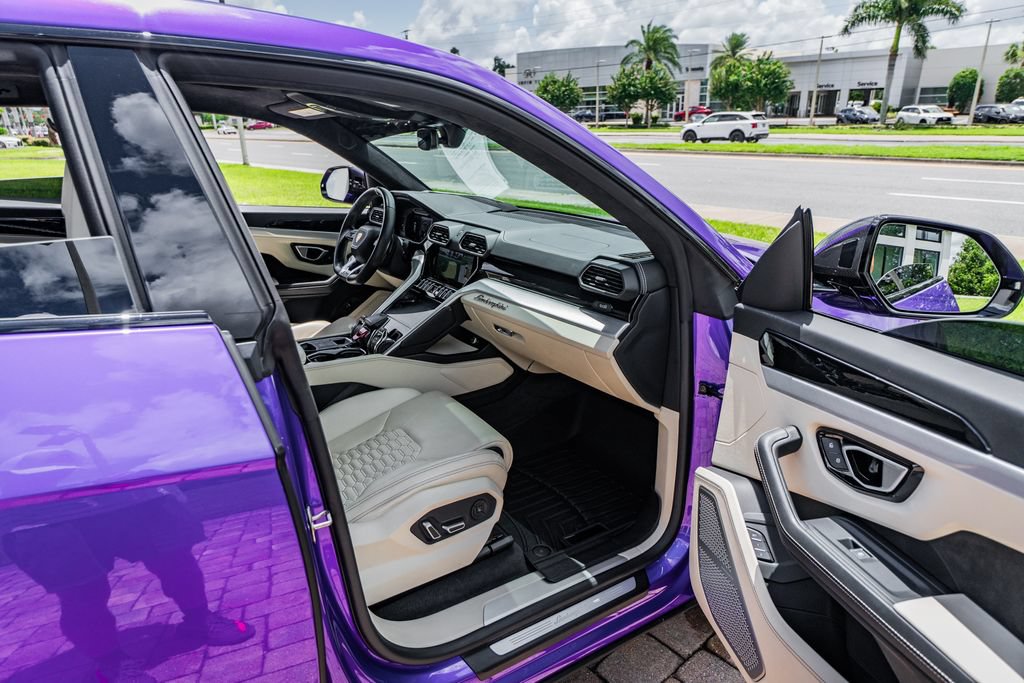 Used 2021 Lamborghini Urus AWD/4WD image 35