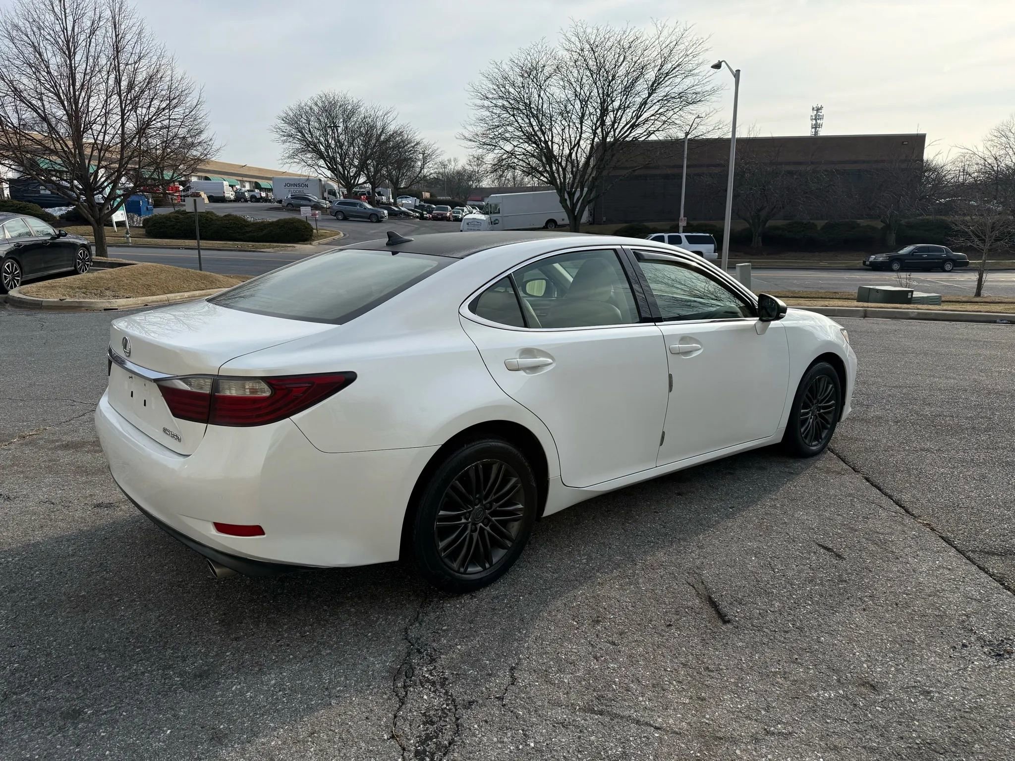 Used 2013 Lexus ES 350 w/ Luxury Pkg image 4