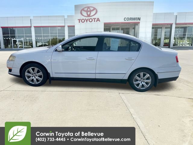 Used 2006 Volkswagen Passat 2.0T FWD image 2