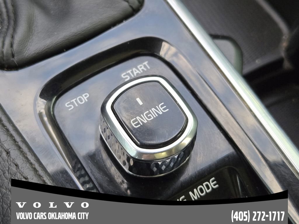 Used 2017 Volvo XC90 T6 Momentum w/ Vision Package image 20