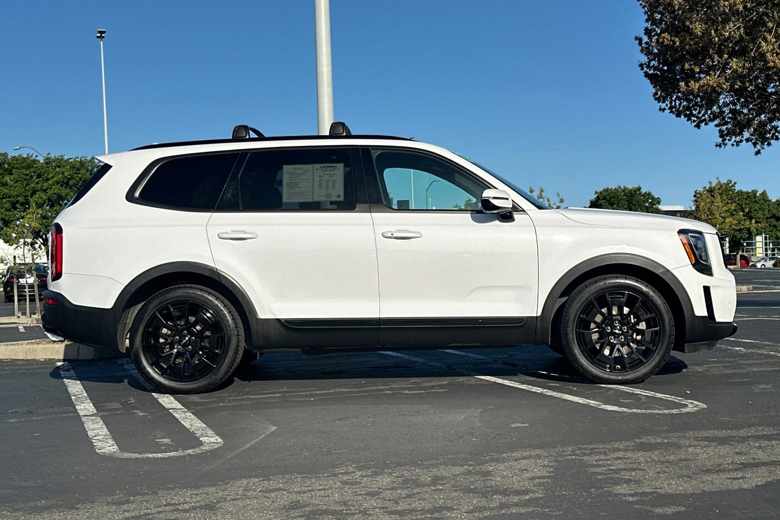 Used 2022 Kia Telluride SX w/ Nightfall Edition Package image 3