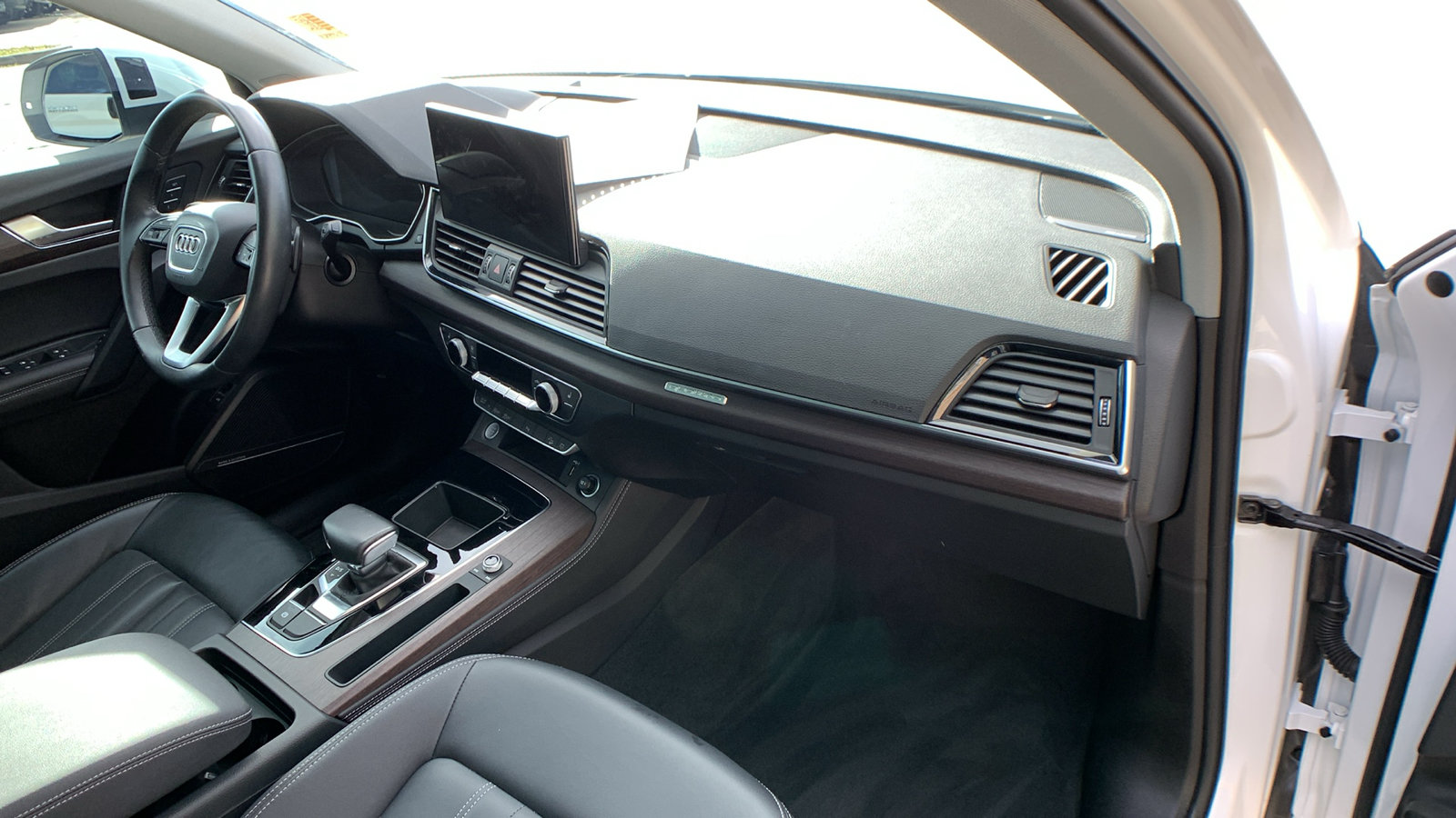 Used 2023 Audi Q5 2.0T Premium Plus w/ Premium Plus Package AWD/4WD image 30