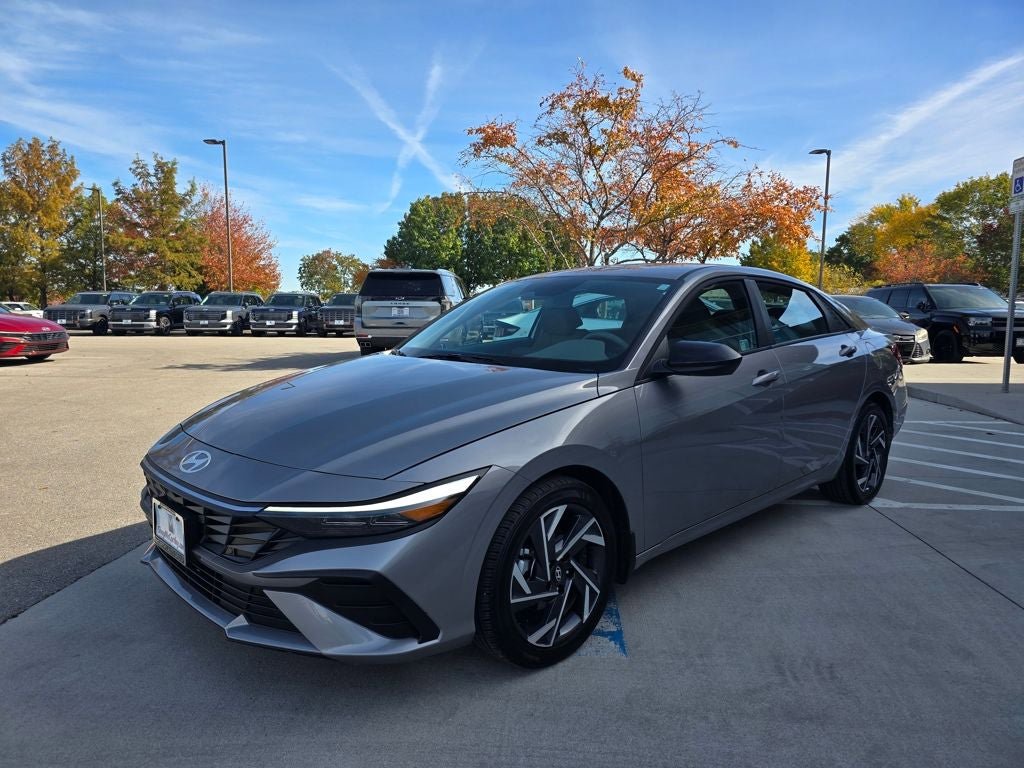 Used 2025 Hyundai Elantra Sport FWD image 2