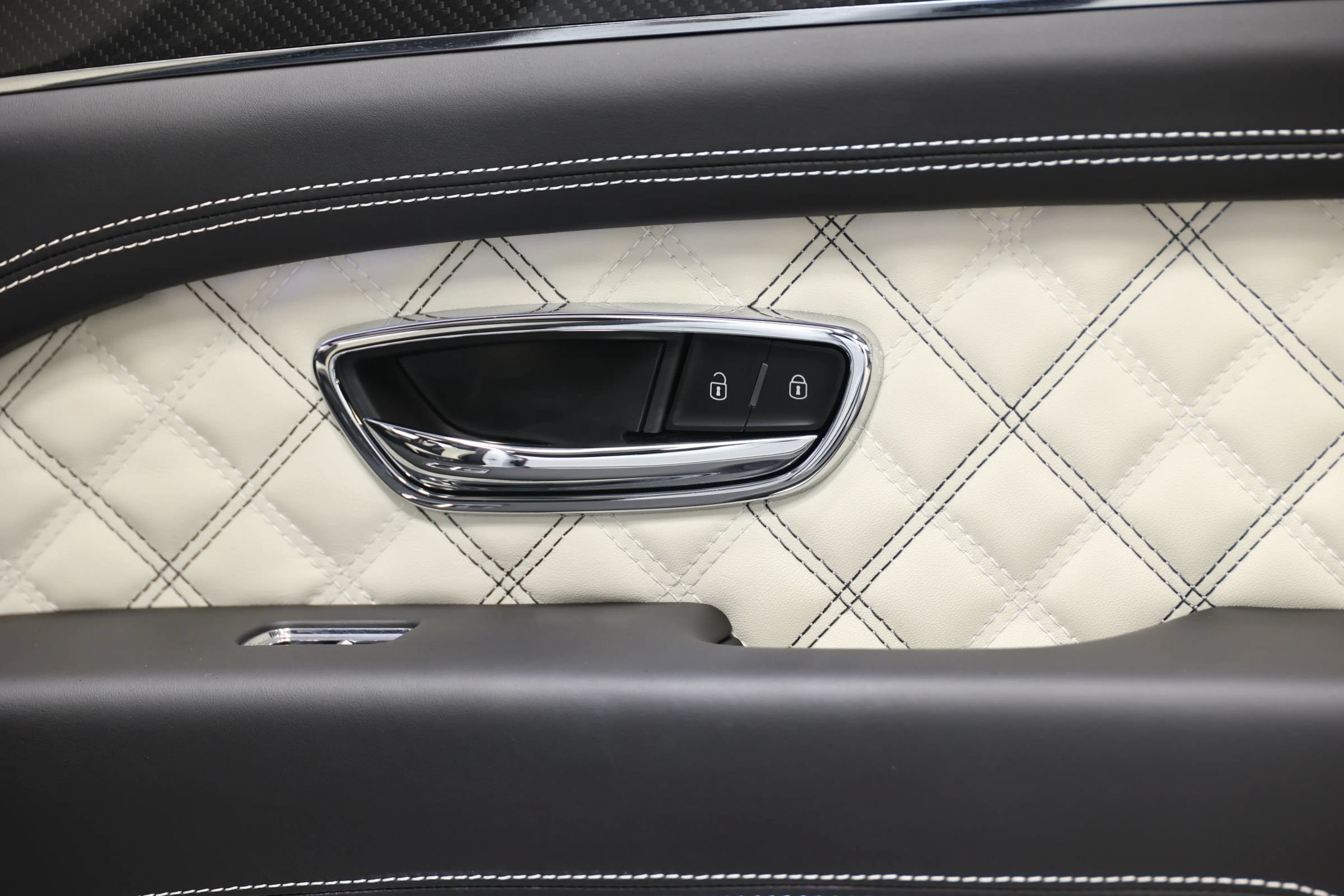 Used 2021 Bentley Bentayga w/ First Edition Specification AWD/4WD image 96