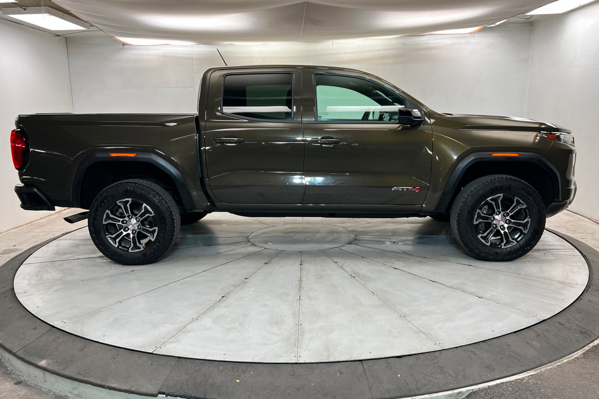 Used 2023 GMC Canyon AT4 w/ Canyon Safety Plus Package AWD/4WD image 7