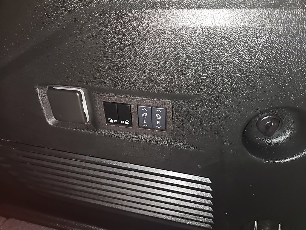 Used 2024 GMC Yukon Denali w/ Max Trailering Package image 32