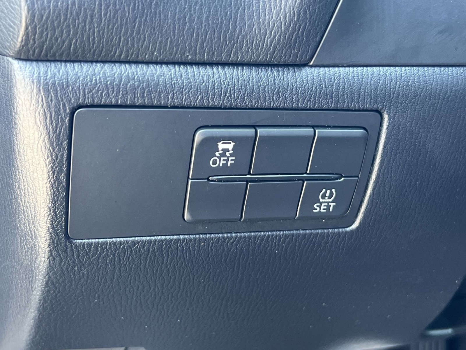 Used 2018 MAZDA MAZDA3 Sport image 31