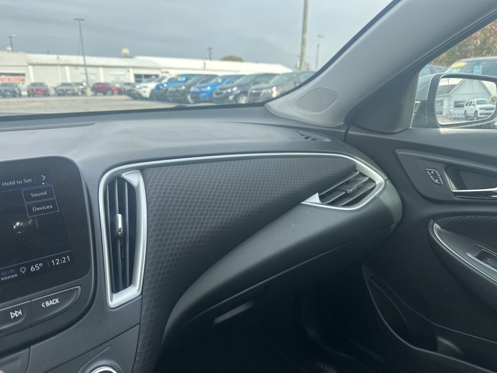 Used 2025 Chevrolet Malibu LT image 40