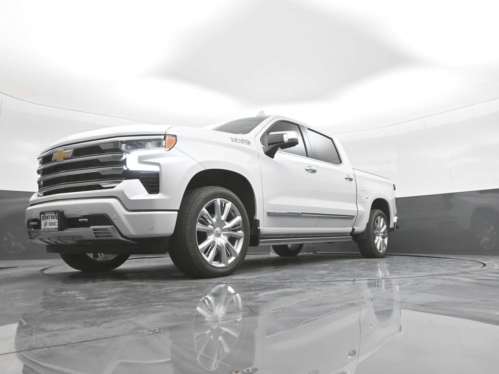 Used 2024 Chevrolet Silverado 1500 High Country w/ High Country Premium Package AWD/4WD image 41