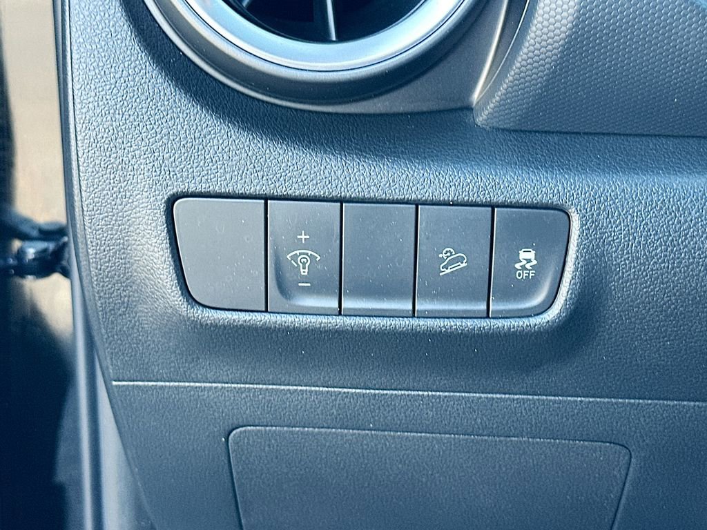 Used 2022 Hyundai Kona SEL image 11