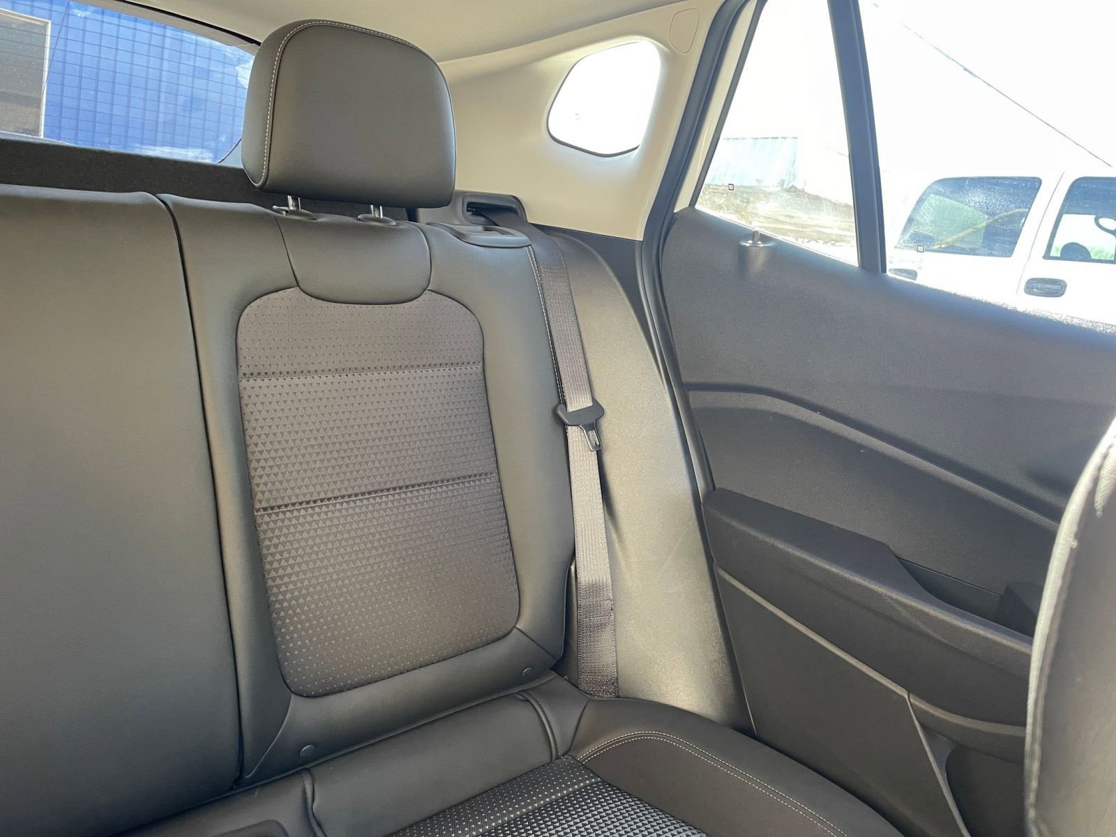 Used 2025 Chevrolet Trax LT image 36