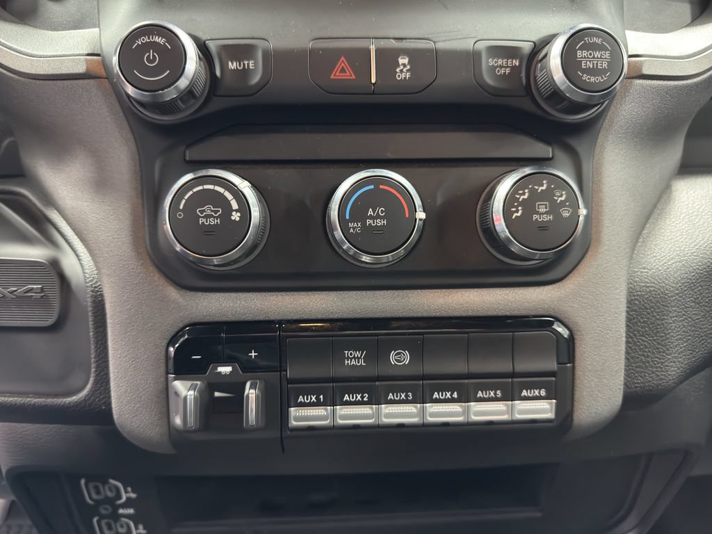 Used 2024 RAM 5500 Tradesman w/ Chrome Appearance Group AWD/4WD image 30