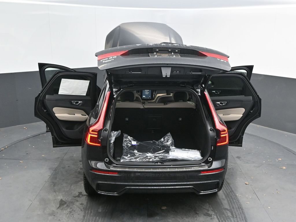 New 2026 Volvo XC60 T8 Core w/ Climate Package image 40