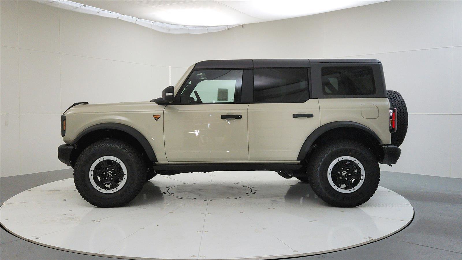 New 2025 Ford Bronco Badlands image 5