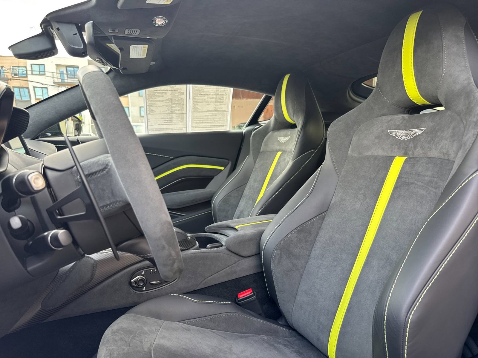 Used 2023 Aston Martin V8 Vantage Coupe RWD image 5