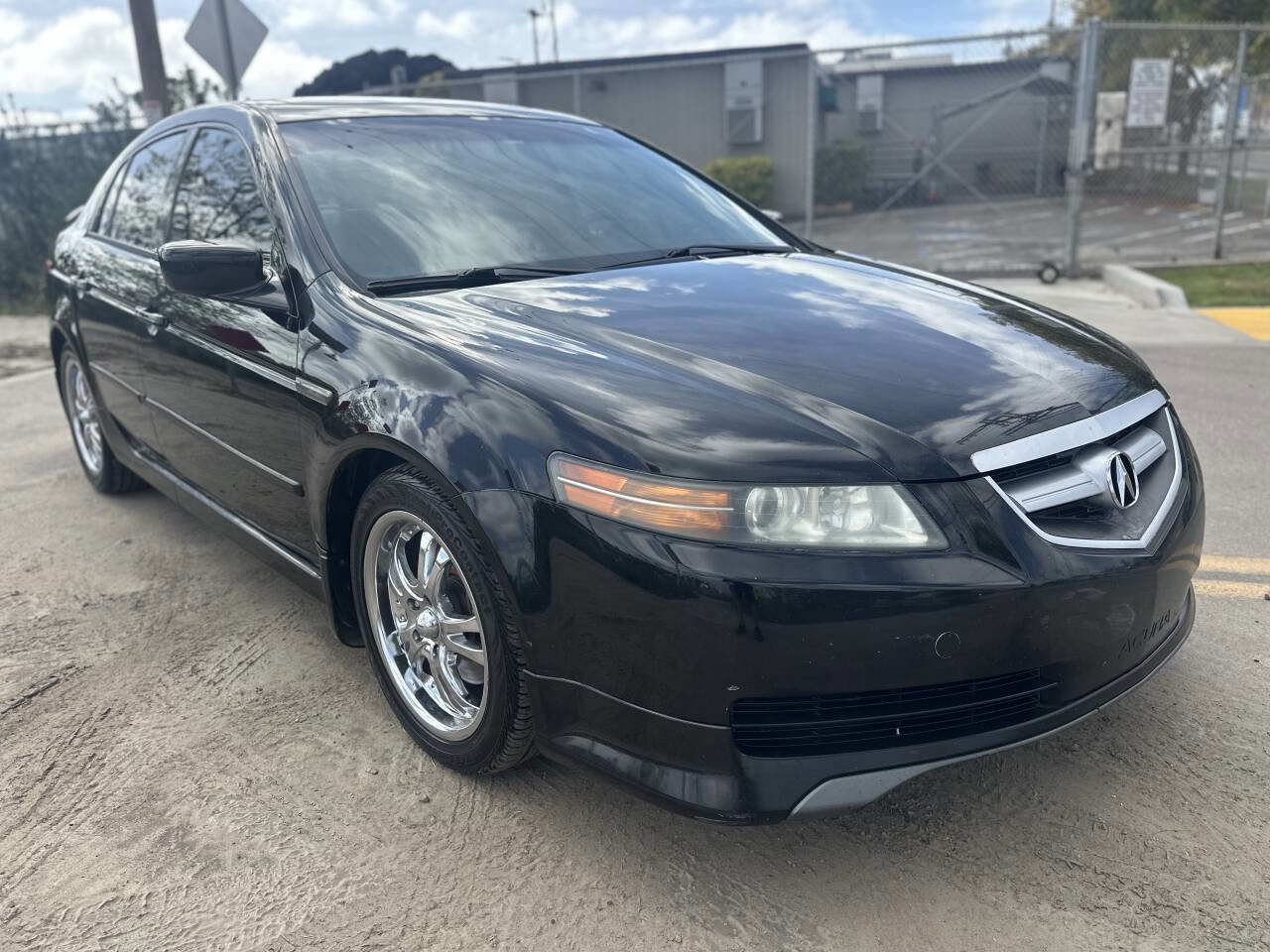 Used 2004 Acura TL 3.2 w/Navi 4dr Sedan FWD image 4