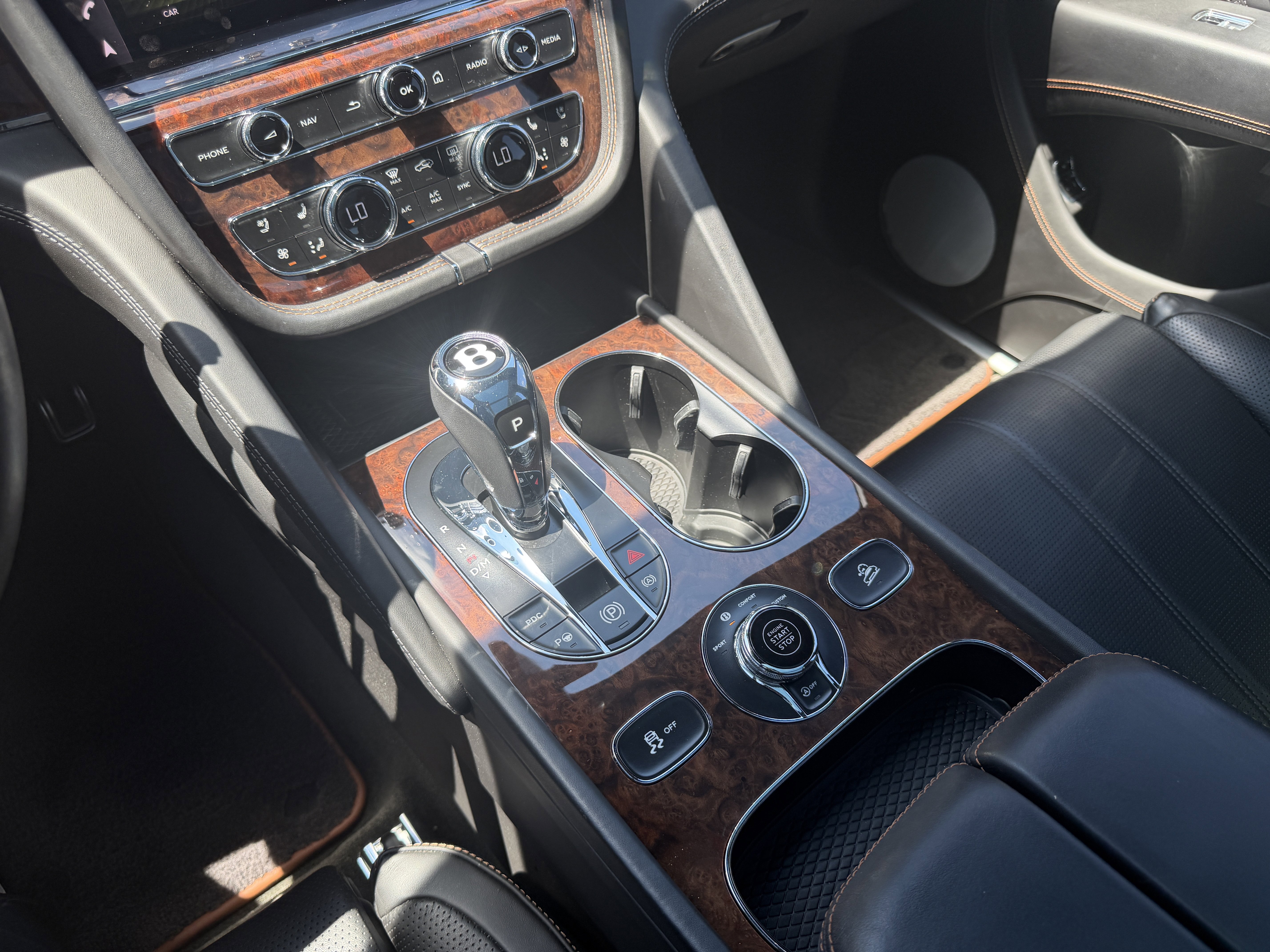 Used 2022 Bentley Bentayga image 31