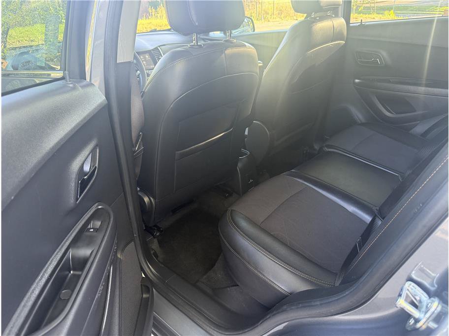 Used 2019 Chevrolet Trax LT w/ LT Convenience Package FWD image 12