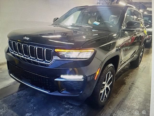 Used 2025 Jeep Grand Cherokee Limited w/ Luxury Tech Group II AWD/4WD image 28