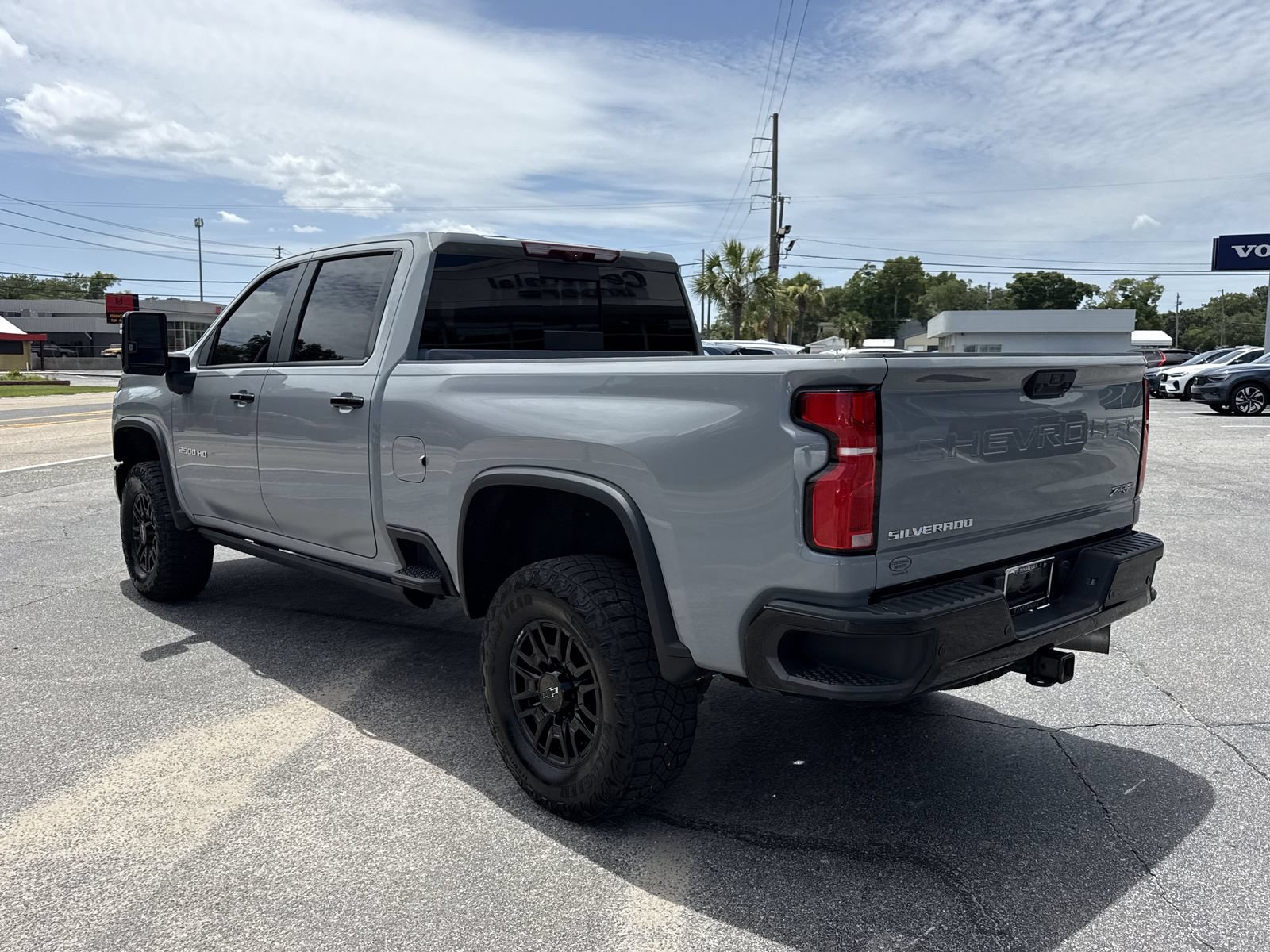 Used 2025 Chevrolet Silverado 2500 ZR2 w/ Technology Package AWD/4WD image 3