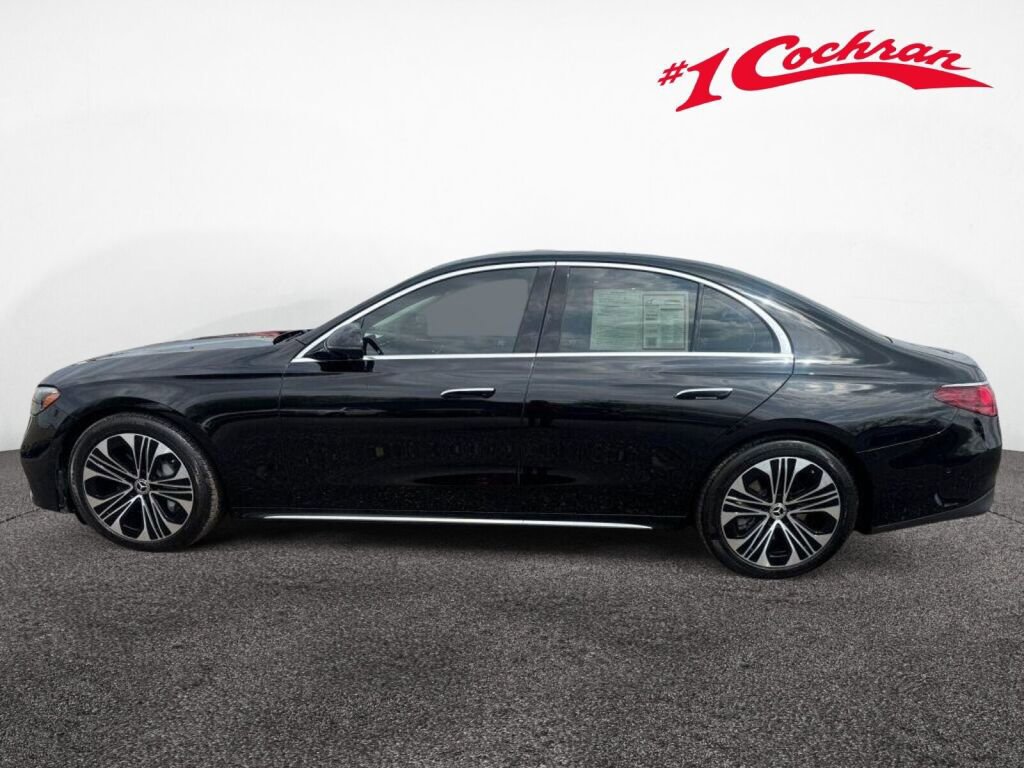 Used 2024 Mercedes-Benz E 350 4MATIC Sedan image 4