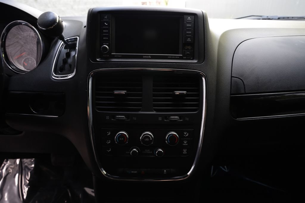 Used 2018 Dodge Grand Caravan SE FWD image 23