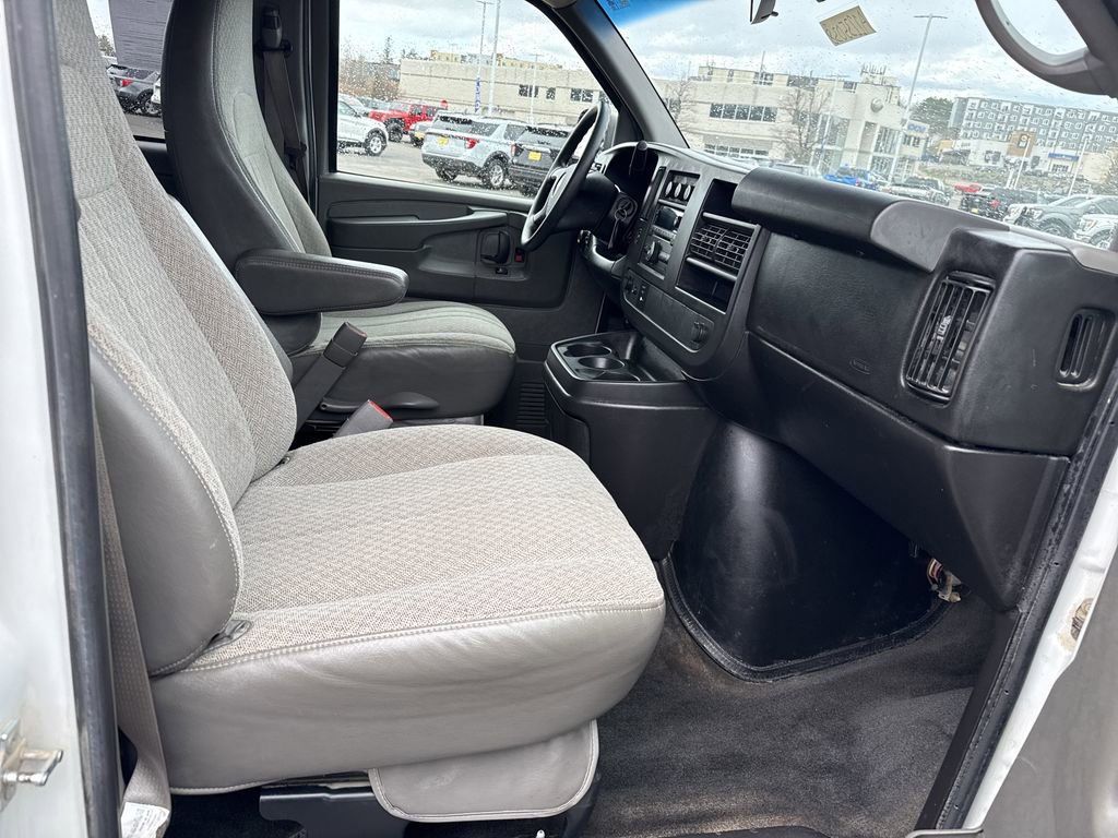 Used 2010 Chevrolet Express 3500 LT w/ LT Preferred Equipment Group RWD image 12