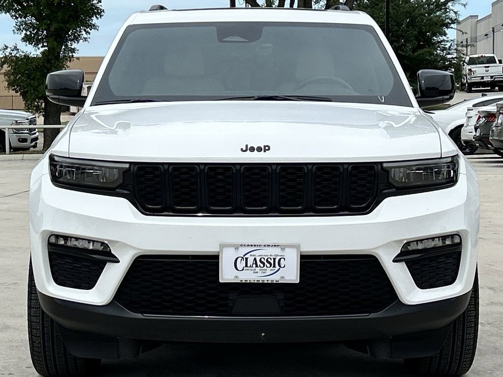 Used 2025 Jeep Grand Cherokee Limited w/ Black Appearance Package AWD/4WD image 9