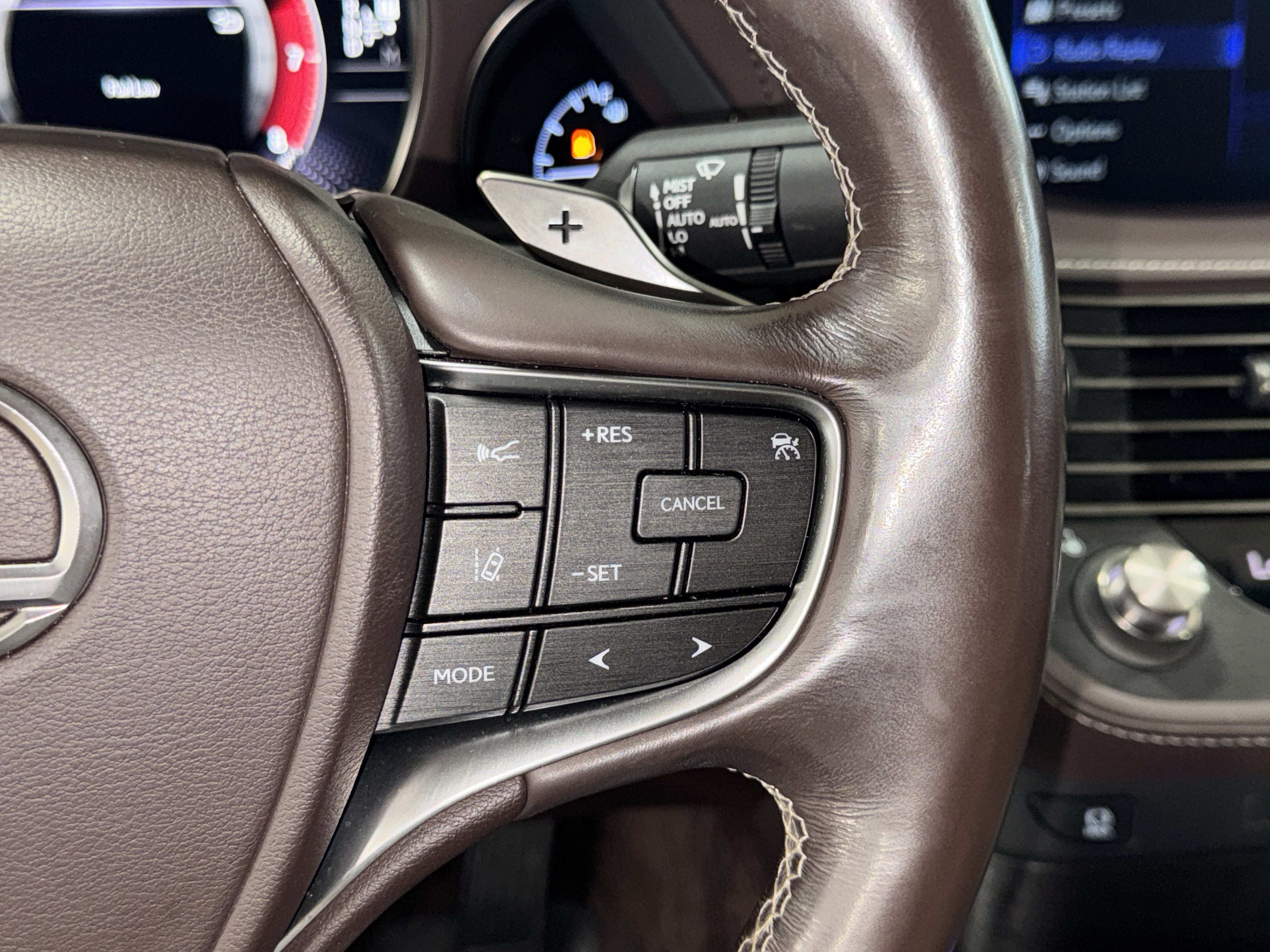 Used 2019 Lexus LS 500 w/ Accessory Package (Z2) RWD image 23