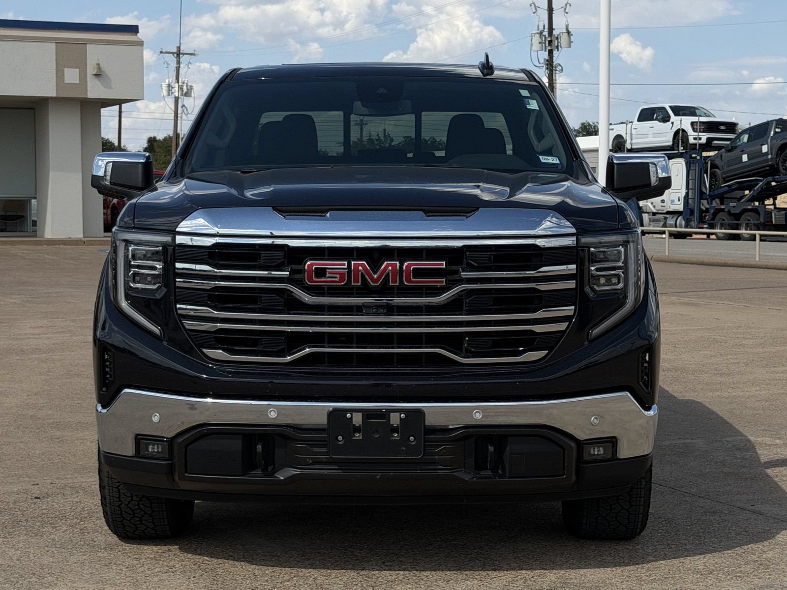 Used 2025 GMC Sierra 1500 SLT AWD/4WD image 9