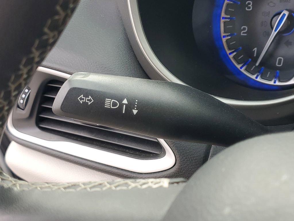 Used 2023 Chrysler Pacifica Touring-L FWD image 26