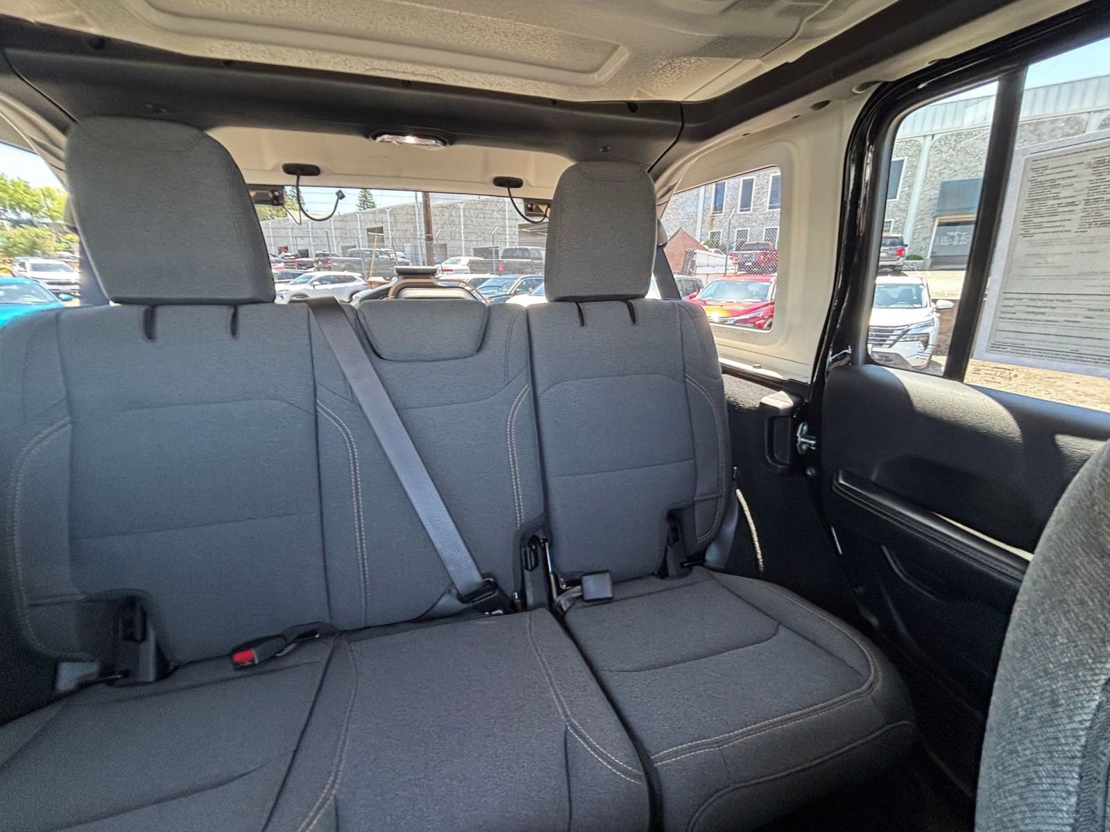 Used 2025 Jeep Wrangler Unlimited Sahara AWD/4WD image 37