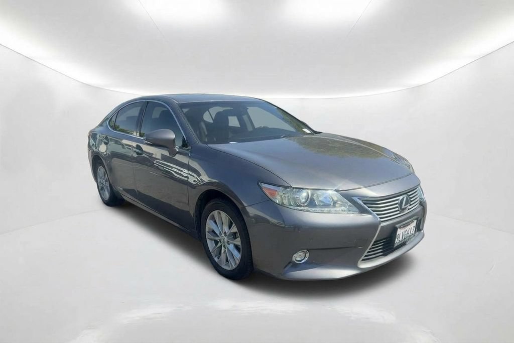 Used 2014 Lexus ES 300h w/ Luxury Package w/Bamboo Trim FWD image 3